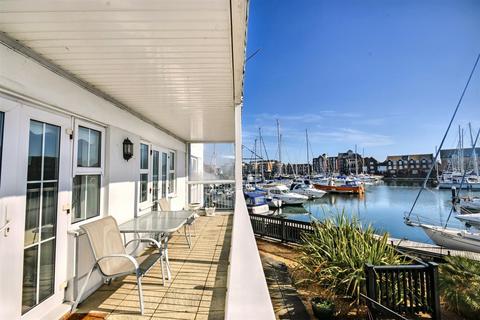 4 bedroom flat for sale, St. Lawrence Mews, Eastbourne