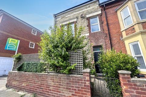 6 bedroom end of terrace house for sale, Edwards Road, Whitley Bay, Tyne and Wear, NE26 2BH