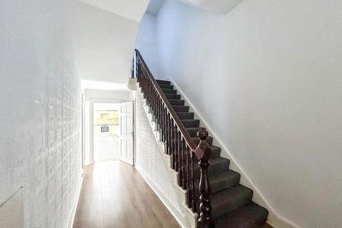 6 bedroom end of terrace house for sale, Edwards Road, Whitley Bay, Tyne and Wear, NE26 2BH