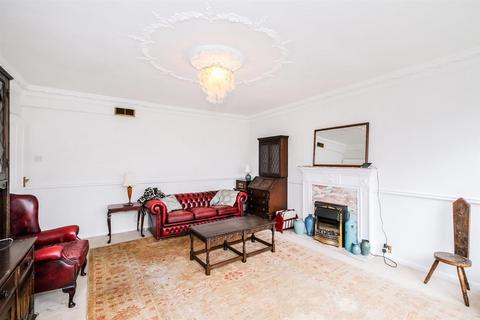 2 bedroom flat for sale, St. Mary's Lodge, St. Marys Avenue, Wanstead