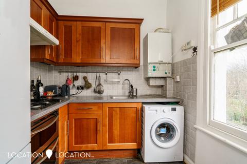 2 bedroom flat to rent, West Bank, London, N16