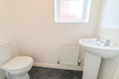 2 bedroom end of terrace house for sale, Darwin Crescent, Loughborough, LE11