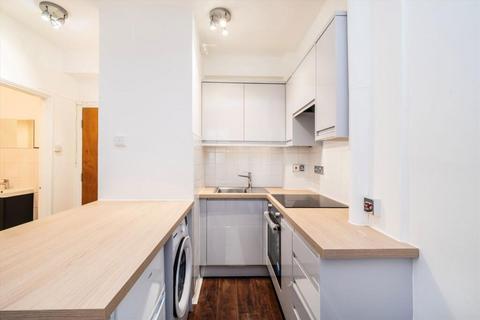 1 bedroom flat to rent, Hamlet Gardens, London W6