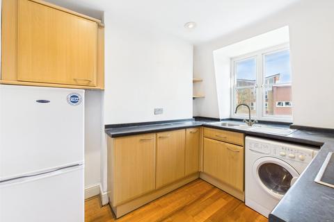 undefined, Twickenham Road, Teddington