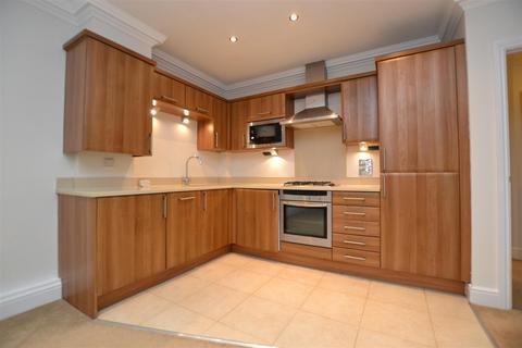 2 bedroom flat to rent, Upcross House