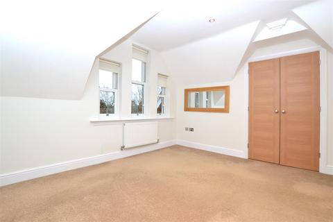 2 bedroom flat to rent, Upcross House