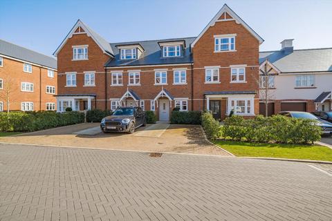 3 bedroom townhouse to rent, Hawthorne Place, Ascot, Berkshire, SL5