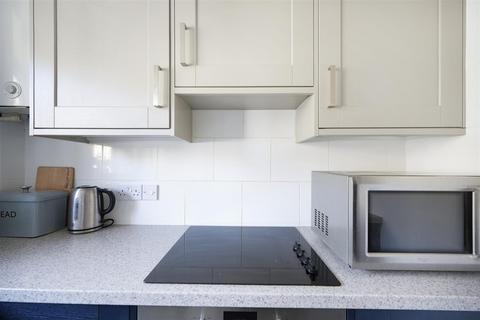 3 bedroom maisonette for sale, Donegal House, Cambridge Heath Road, London