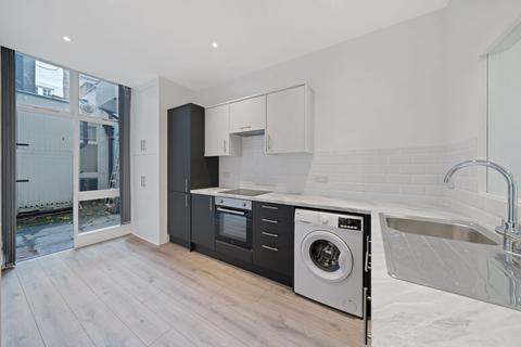 1 bedroom flat for sale, Cornwall Gardens, London, SW7