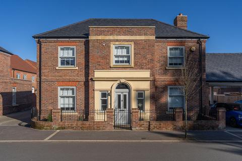 3 bedroom detached house for sale, Minerva Way, Beaconsfield HP9