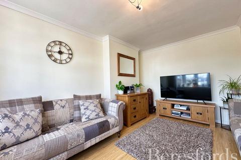 4 bedroom end of terrace house for sale, Wiltshire Avenue, Hornchurch, RM11