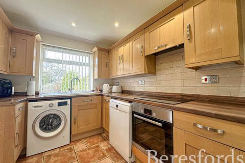 4 bedroom end of terrace house for sale, Wiltshire Avenue, Hornchurch, RM11