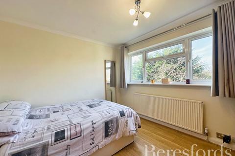 4 bedroom end of terrace house for sale, Wiltshire Avenue, Hornchurch, RM11