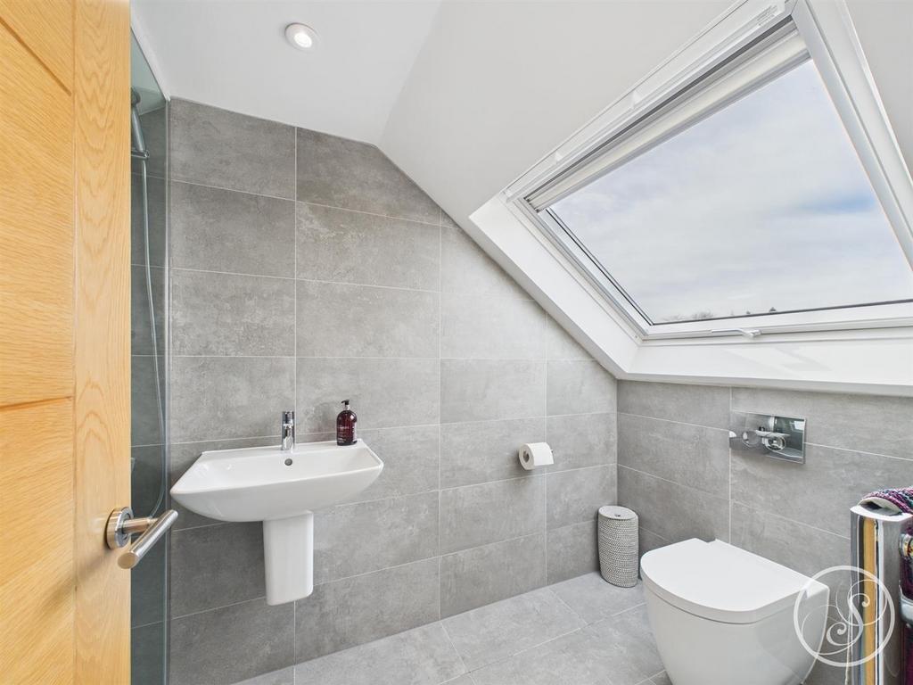 Bed 5 En-suite