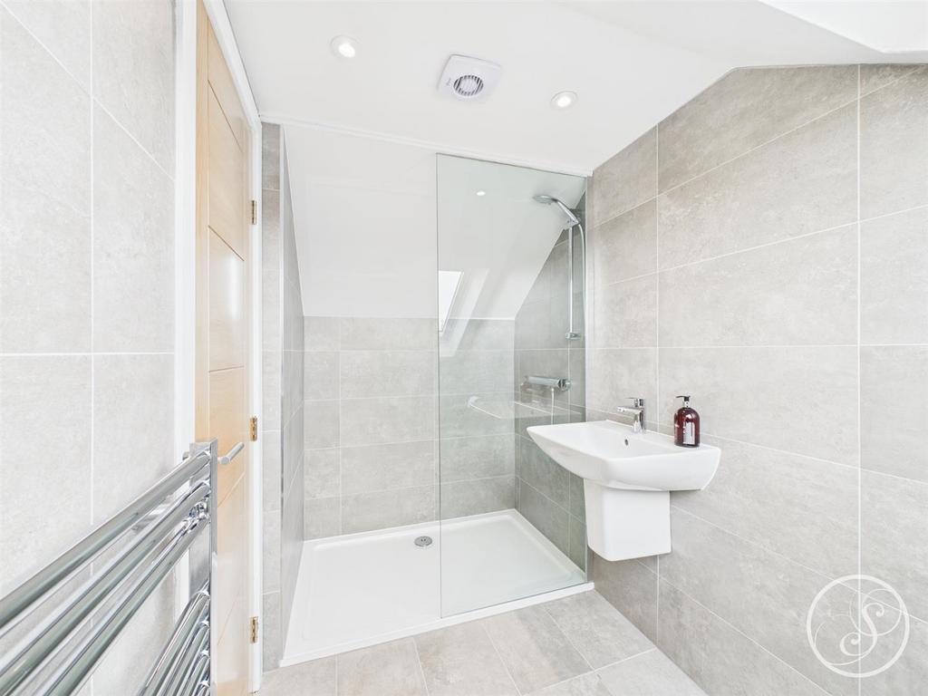 Bed 5 En-suite