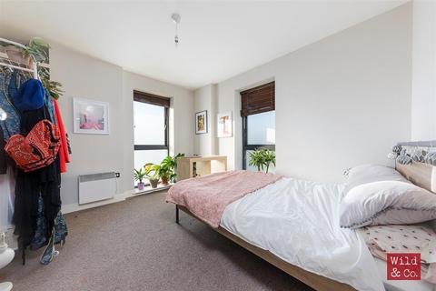 2 bedroom flat to rent, Woodmill Road, Hackney