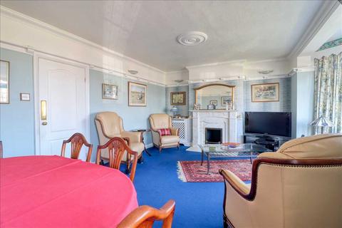 4 Eton Road, Frinton-on-sea, CO13 9JA
