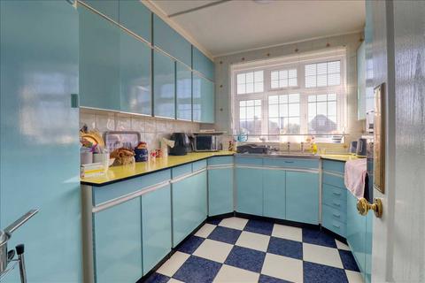 4 Eton Road, Frinton-on-sea, CO13 9JA