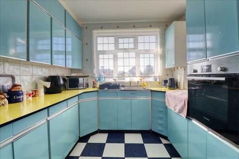 4 Eton Road, Frinton-on-sea, CO13 9JA