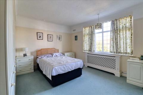 4 Eton Road, Frinton-on-sea, CO13 9JA