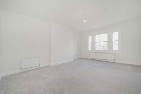 2 bedroom flat to rent, King Henrys Road, London NW3