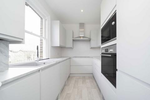 2 bedroom flat to rent, King Henrys Road, London NW3