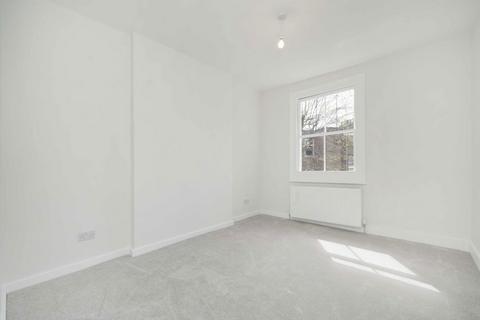 2 bedroom flat to rent, King Henrys Road, London NW3