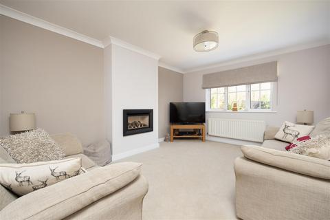 4 bedroom detached house for sale, Lacock Gardens, Hilperton