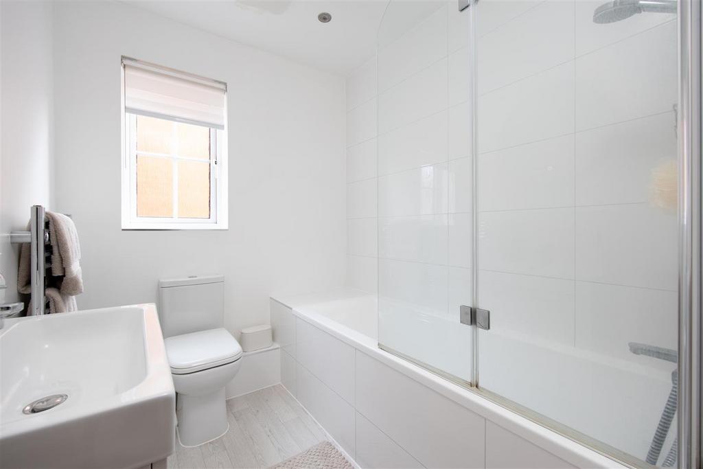 78 Lacock Gardens Trowbridge BA14 7 TG (22).jpg