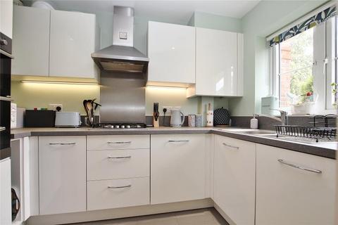 3 bedroom end of terrace house to rent, 38 Brookwood Farm Drive, Woking GU21