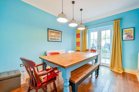 3 bedroom cottage for sale, Orchid Street, Shepherd's Bush, London, W12