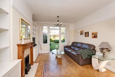 4 bedroom semi-detached house for sale, Brim Hill, London