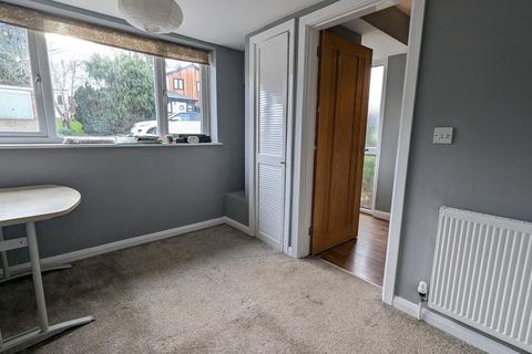 3 bedroom semi-detached house to rent, Baveney Road, Worcester WR2