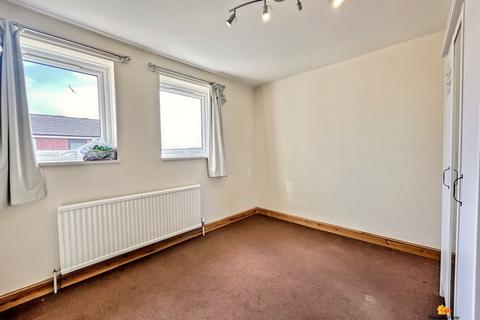 3 bedroom flat to rent, Dane Court, Aylesbury, HP21