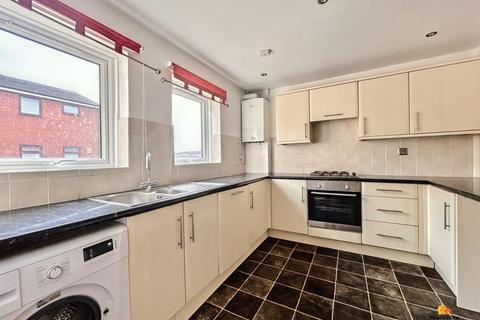 3 bedroom flat to rent, Dane Court, Aylesbury, HP21