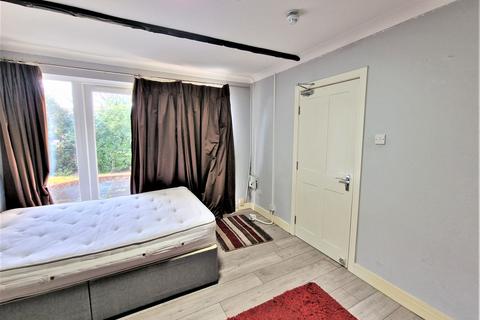 1 bedroom in a house share to rent, Luton, LU2