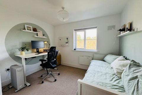 80 Highfields Park Drive, Derby, DE22 1JU