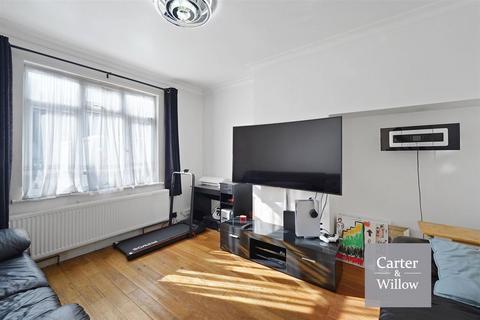 3 bedroom terraced house for sale, Winterbourne Road, Dagenham, Essex