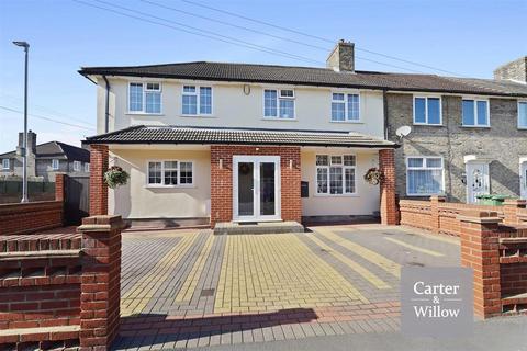 4 bedroom end of terrace house for sale, Chaplin Road, Essex