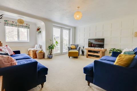 3 bedroom semi-detached house for sale, Wade Street, Farsley, Pudsey, West Yorkshire, LS28