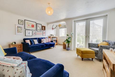 3 bedroom semi-detached house for sale, Wade Street, Farsley, Pudsey, West Yorkshire, LS28