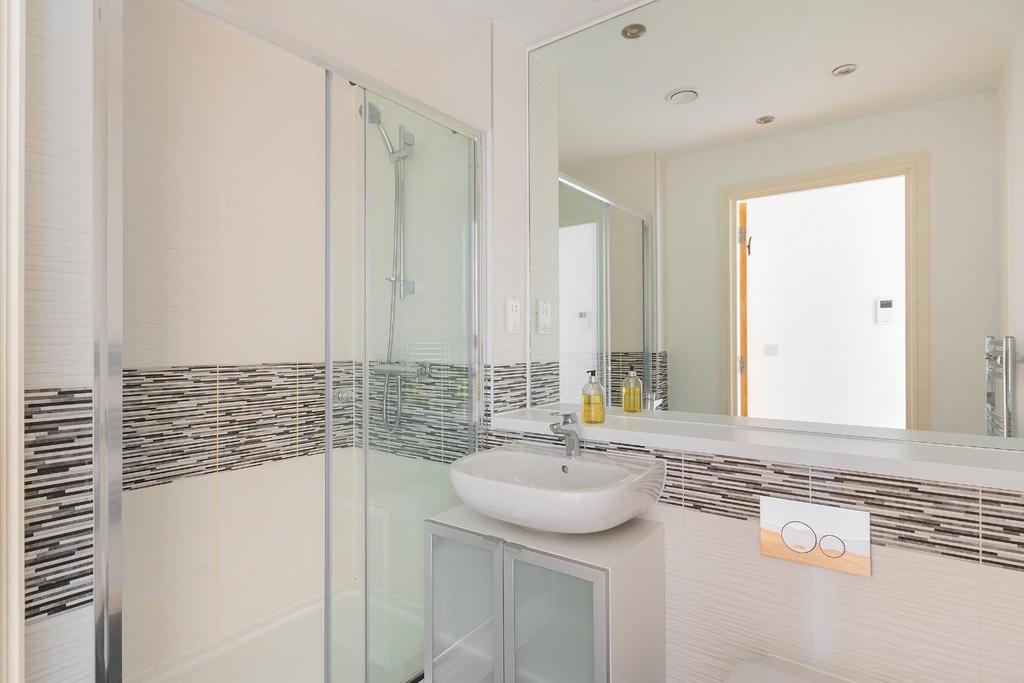 11 N04 OCC - Bathroom B.jpg