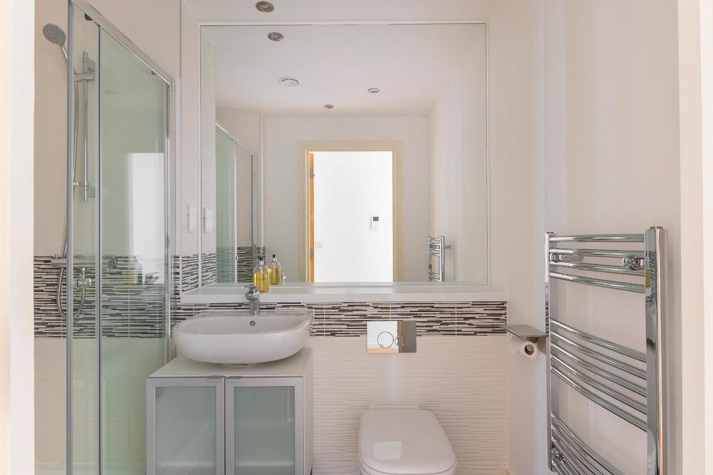 11 N04 OCC - Bathroom A.jpg