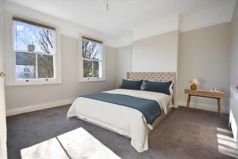 3 bedroom house to rent, Montgomery Road, Chiswick, Chiswick