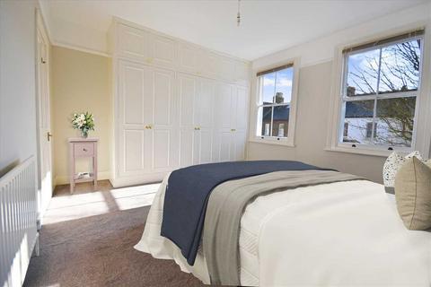 3 bedroom house to rent, Montgomery Road, Chiswick, Chiswick