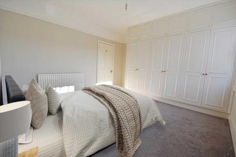 3 bedroom house to rent, Montgomery Road, Chiswick, Chiswick