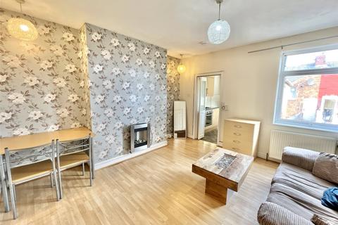 3 bedroom apartment for sale, Chatsworth Gardens, St Anthonys, Newcastle Upon Tyne, NE6