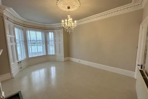 3 bedroom flat to rent, Pitkerro Road, Dundee,