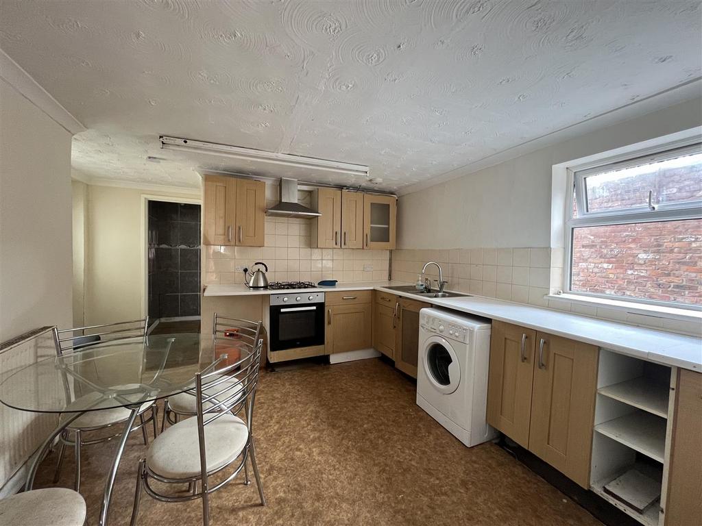 Flat 1 (2).jpg