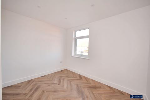 2 bedroom maisonette for sale, Ardleigh Green Road, Ardleigh Green, Hornchurch, RM11